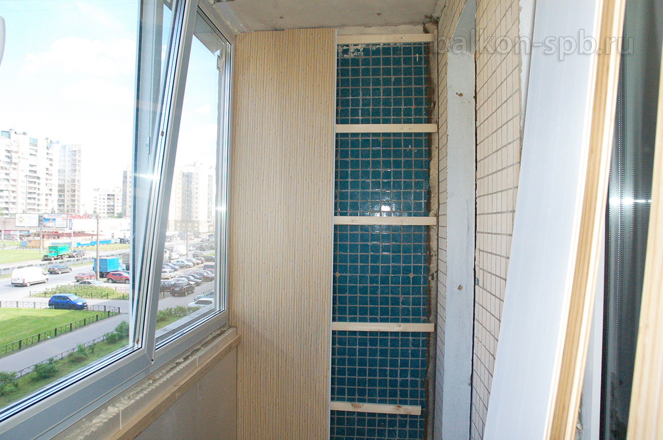 Пример остекления и отделки балкона в панельном доме