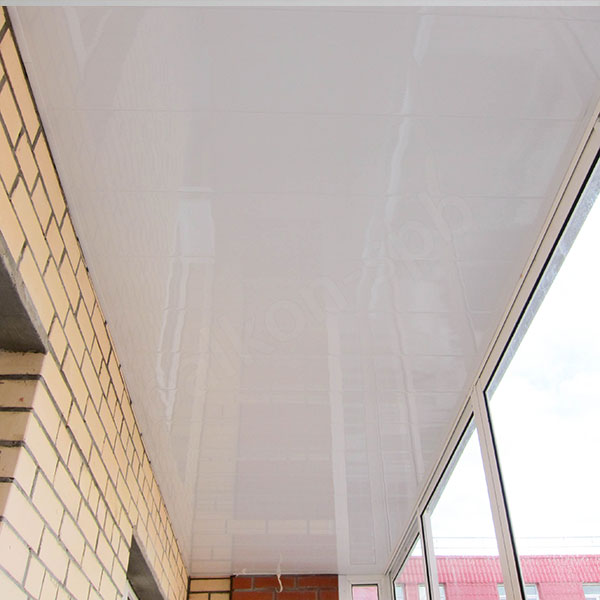 отделка потолка балконов пластиковыми панелями