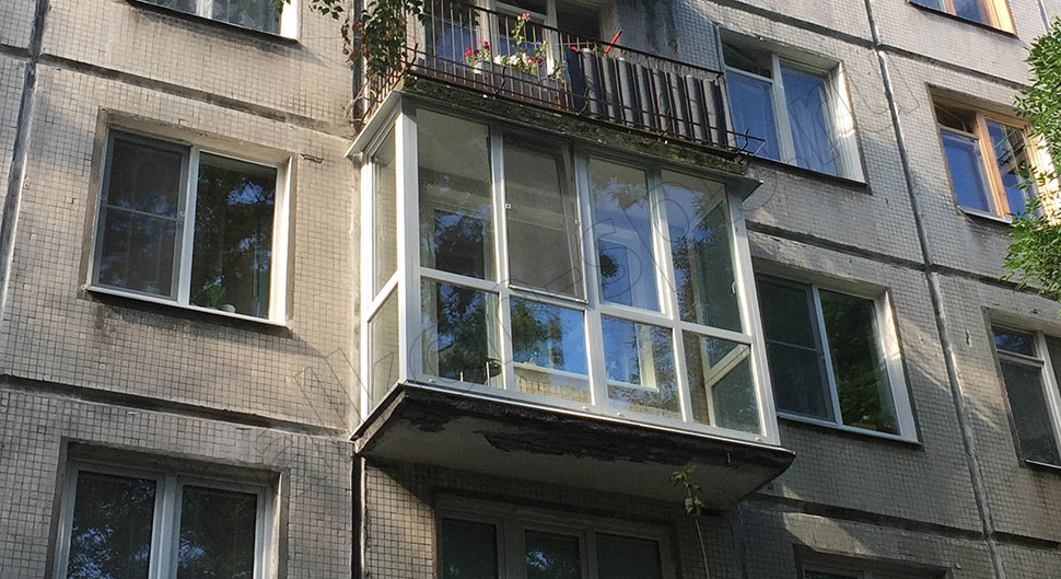 Остекление балкона в панельном доме: цены в Москве и Подмосковье