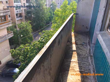 Установка металлического уголка на ограждение балкона